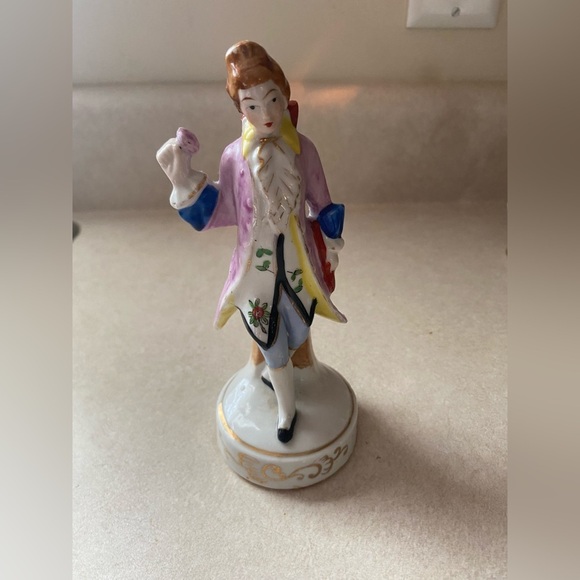 Vintage Occupied Japan porcelain Figurine Man in 18th century clothing - Picture 1 of 5